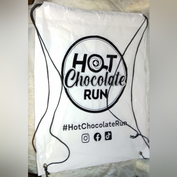 FREE with PURCHASE. HOT CHOCOLATE RUN BAG NWOT - Picture 3 of 10